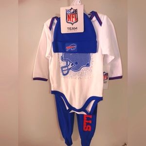 Buffalo Bill's 3-piece onesie set size 6/9 months